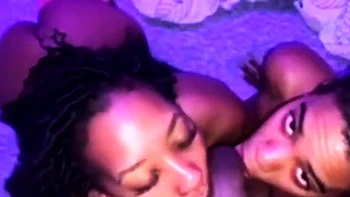 Schwarze Nicky fickt im Amateur BBC Dreier