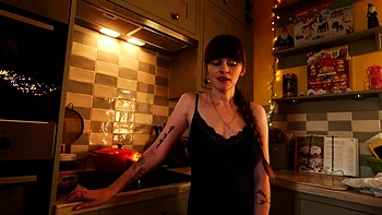 Sydney Harwin y su leche en excitante solo