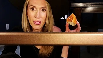 Asiática peituda LinaBlackly pega e devorada POV vore