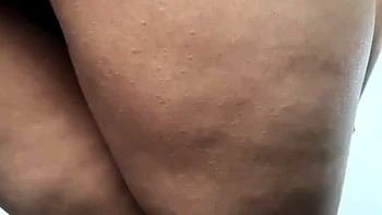 Леди Торо садится лицом и дрочит жопу