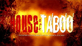 Бриташка брюнетка в латексе с игрушками и большими сиськами