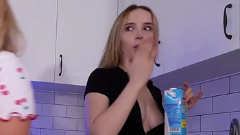 3 estudantes chupam o pau grande no dormitório