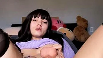 Камдевушка скачет на корове, жесткий минет любительницы