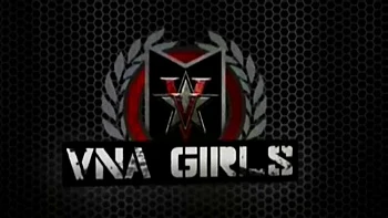 Scharfe Milf Maggie Green wichst sich unter der Dusche