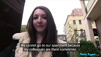 Brunette tímida de 18 años con gran culo follada fuerte al aire libre