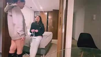 Mi empleada doméstica es Virgen y yo quiero ser la primera!