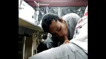 Que miedo me da poner a chupar a mi compañera de trabajo. Mira el video completo y deja tu comentario.