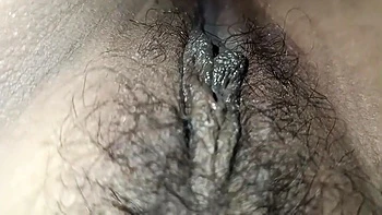 Ma femme indienne à chatte poilue baisée pour la première fois