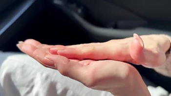 Follando a Becky, mi amiga salvaje morena en la playa