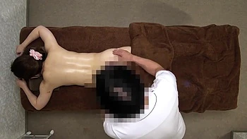 Ange asiatique teen séduit au casting amateur japonais