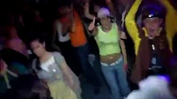 Loira amadora com bunda grande fode e se masturba