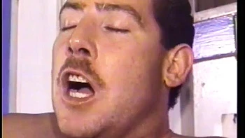 Blonde Schlampe fickt beim Briefe zustellen