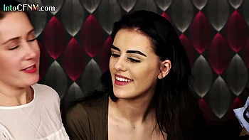 Putas CFNM disfrutan de la mamada profunda y el culo grande