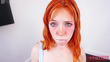 Pelirroja en el gym chupando polla enorme POV