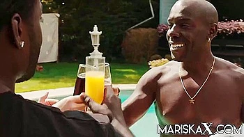 Trío alemán con enormes tetas, garganta profunda y doble penetración