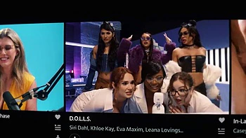 Жена Эбби Роуз в диком threesome с татуированной подругой и страпоном