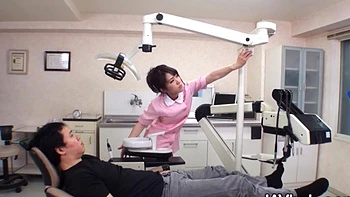 Mao Chinen juega con pezones y folla hasta correrse dentro