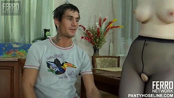 Femme au foyer amatrice baisée anal dans la cuisine