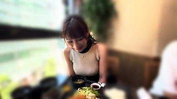 Порнозвезда трахается в гостинице