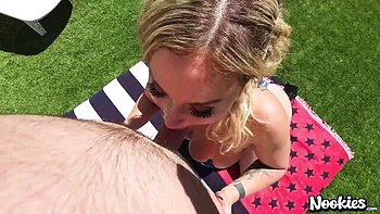 Katalina Kyle en hardcore POV dehors, gros seins et cul