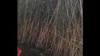 In barca con un amico gli faccio una sega e mi sborra in faccia