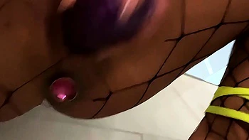 Solo babe fingering her tight ass close-up