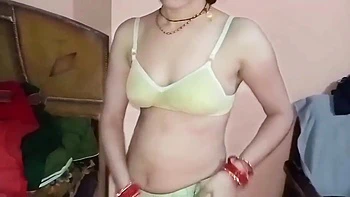 Sunny Leone Seduced by Stepbrother-in-law While Watching TV