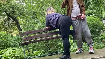 Cum on big ass MILF in jeans in the park