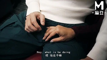 Song Nan Yi's big tits and ass threesome fuck