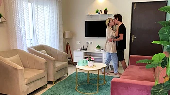 Amateur couple fucks at home with a lollipop