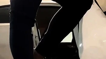 Close up MILF masturbation